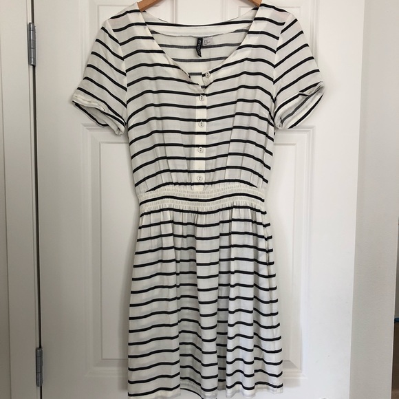 Divided Dresses & Skirts - 😻Divided Striped Dress With Pockets!